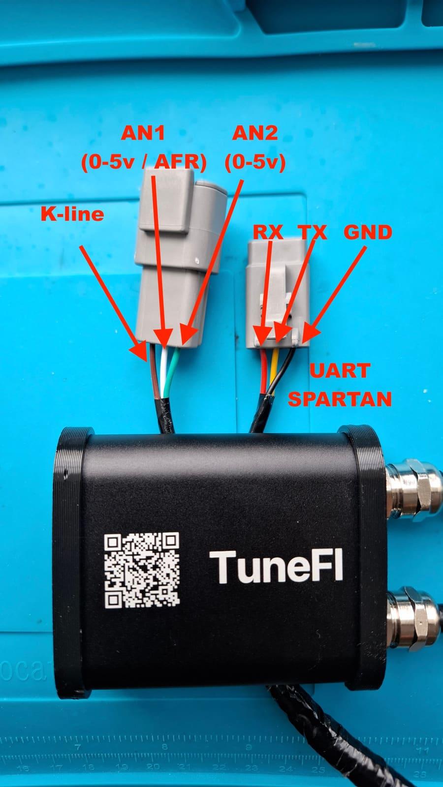 TuneFI aux connectors — DTM male: K-line (brown), AN1 0–5V (white), AN2 0–5V (green); Spartan UART: RX (red), TX (yellow), GND (black)